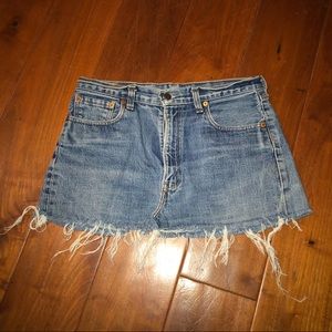Vintage Levi’s cut-off denim skirt size 27